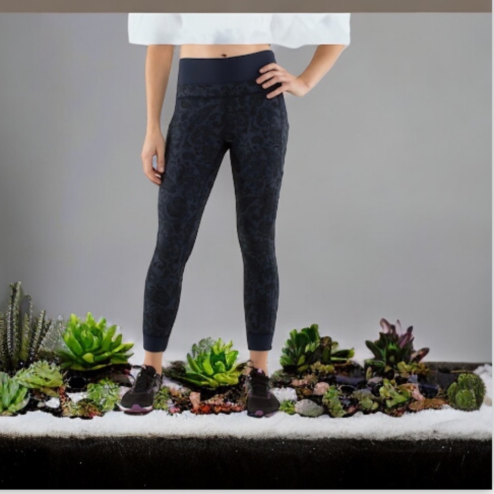 Lululemon En Route Crop legging Blue Paisley Jogger Full-on Luon Sz6☀️ - Picture 9 of 16